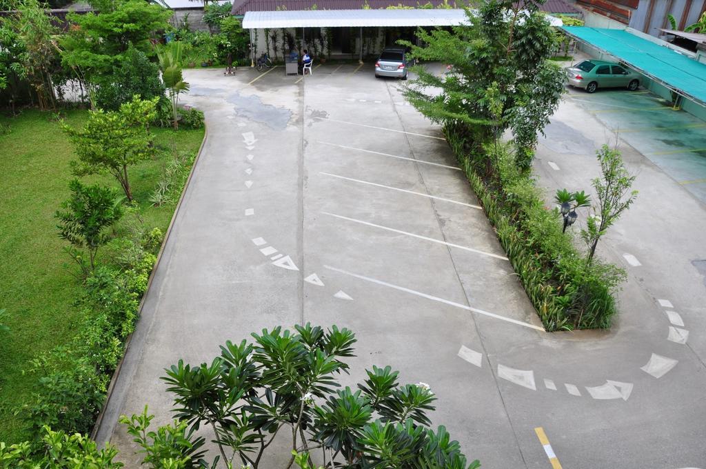 Thanaree Place Bangkok Exterior photo